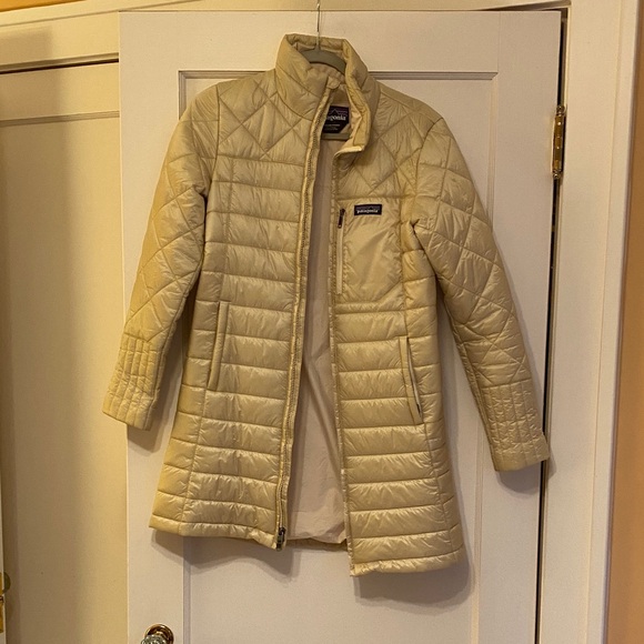 Patagonia Women’s Cream Quilted Puffer Coat - Picture 1 of 7